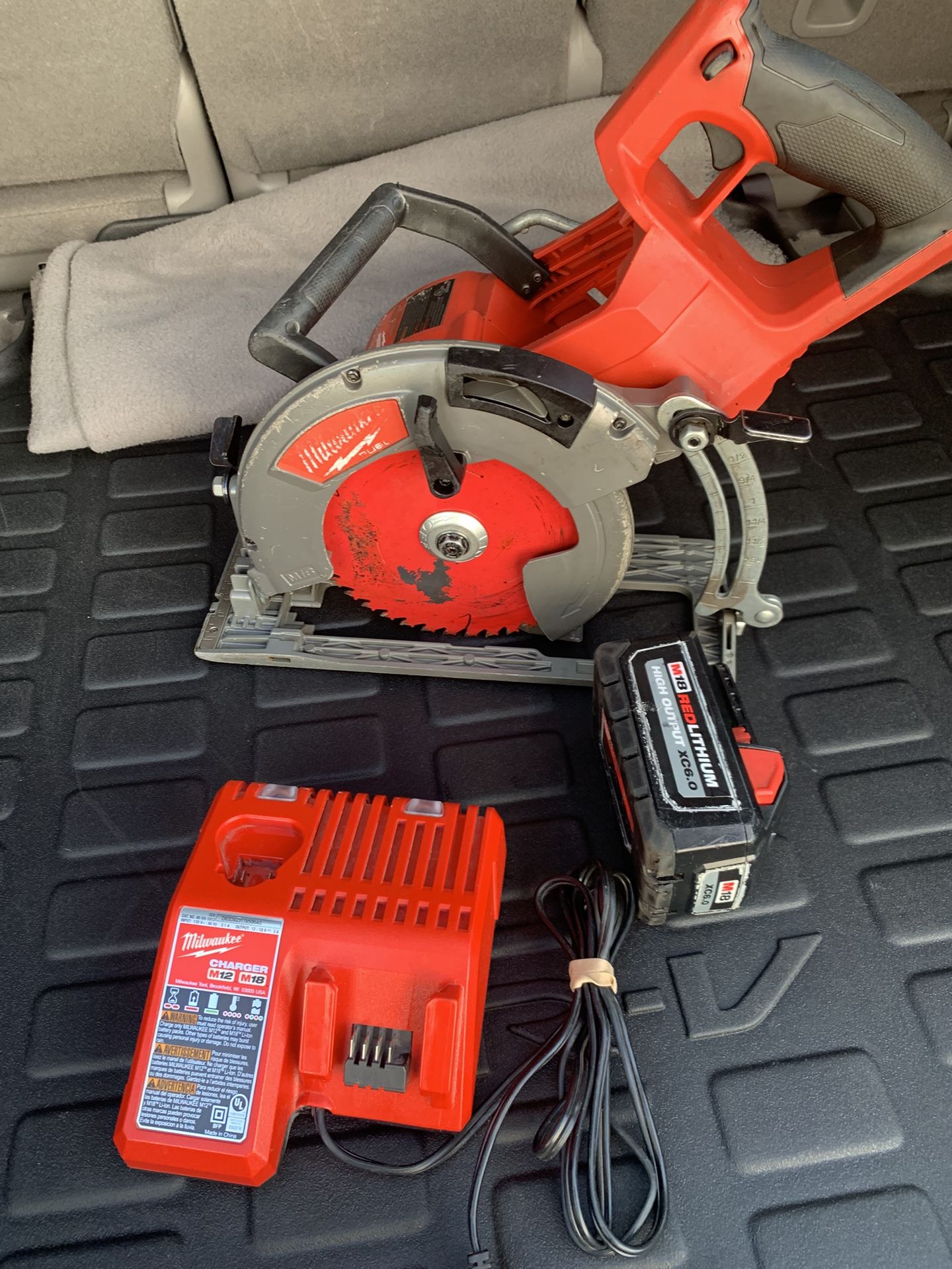 Milwaukee M18 FUEL Brushless 7”1/4 Saw