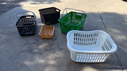 Laundry basket and organizing baskets—$10 for all  together pick up only bonanza and lamb