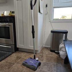 Shark Floor/Carpet Vacuum