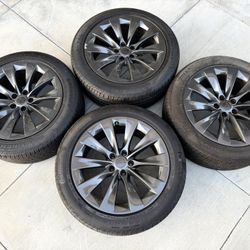 20" Tesla Slipstream Wheel and Tire