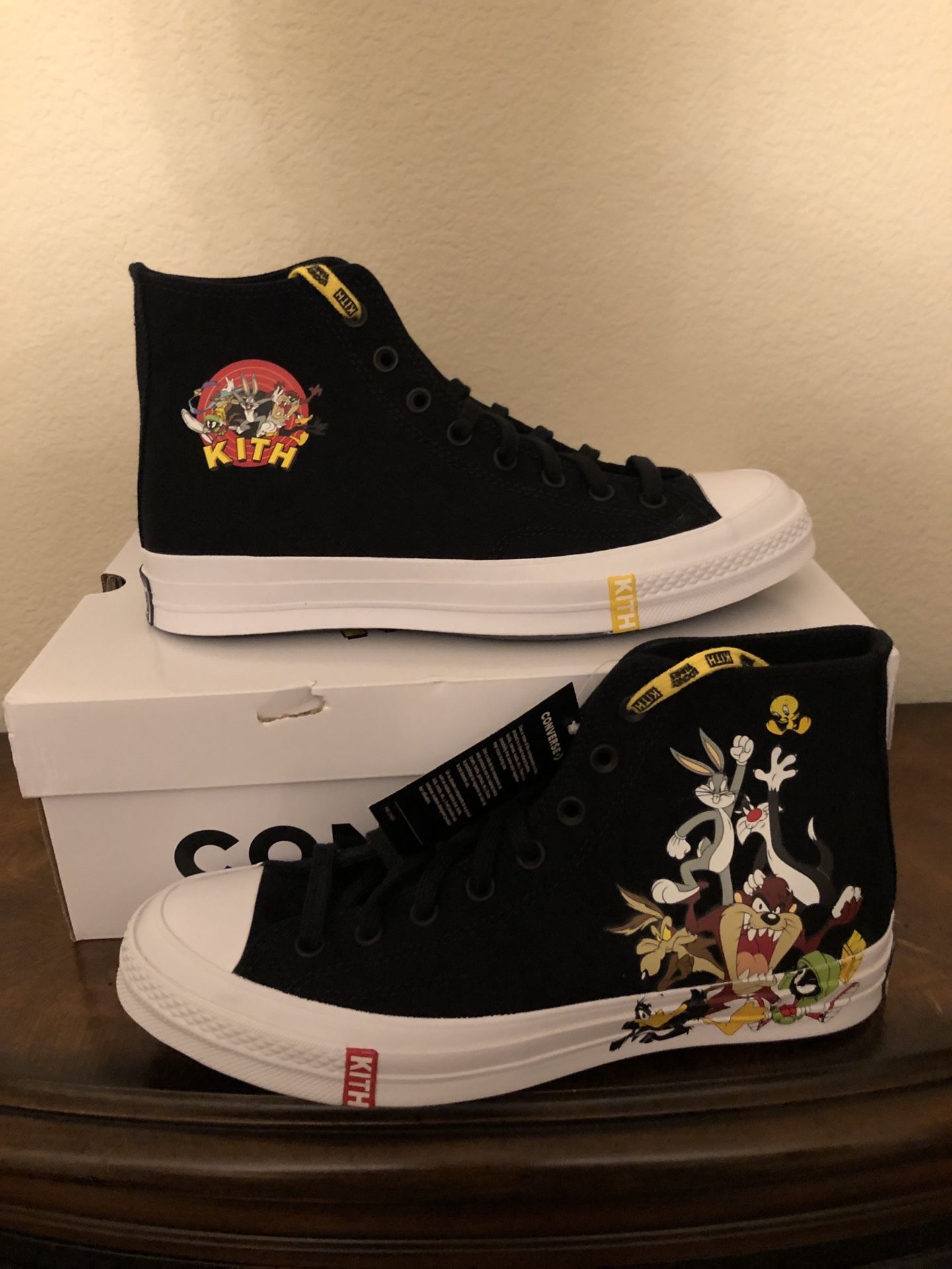 Kith x Looney Tunes x Converse size 9.5