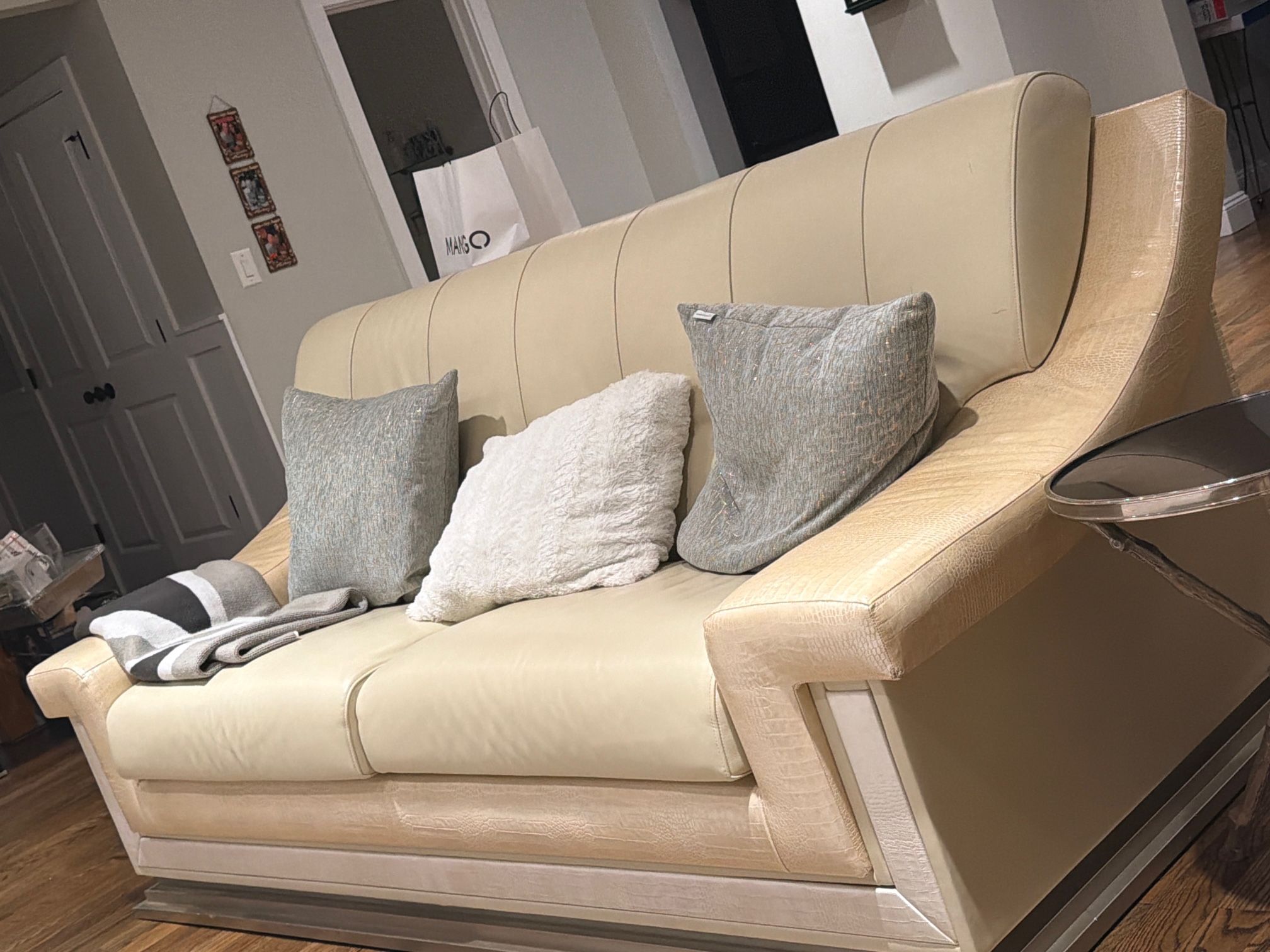 Florence Collections Italian Leather Sofa – Excellent Condition