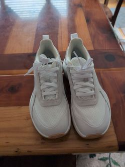 Men's Size 10.5 TYR Tennis Shoes.