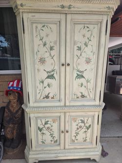Matching Hutch and Vanity