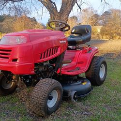 LIKE BRAND NEW YARD MACHINES LAWN TRACTOR! 