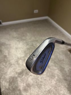 Youth RH Titleist DCI 981 Gold 5 Iron With Instructional Grip - 27 Inches long.     Free with a $20 donation!!