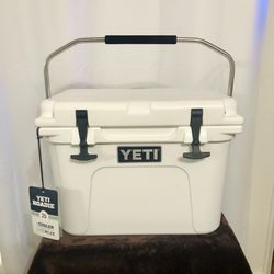 YETI Roadie 20 White Cooler with Handle, New with Tags