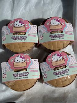 Hello Kitty & Friends Glowing Edition Mystery Squishy Dumpling