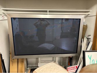 2 free Tv on stands