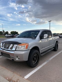 Nissan titan 2009 Crew Cab LE Pickup