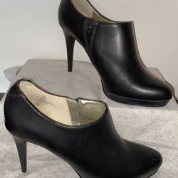 Black Ankle Boot Heels Size 10.