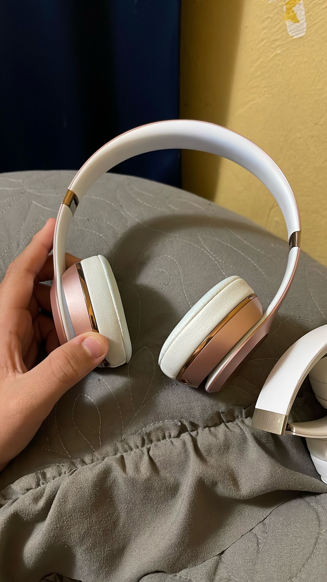 Beats solo 3 rose gold