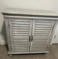 Chest with shutter doors