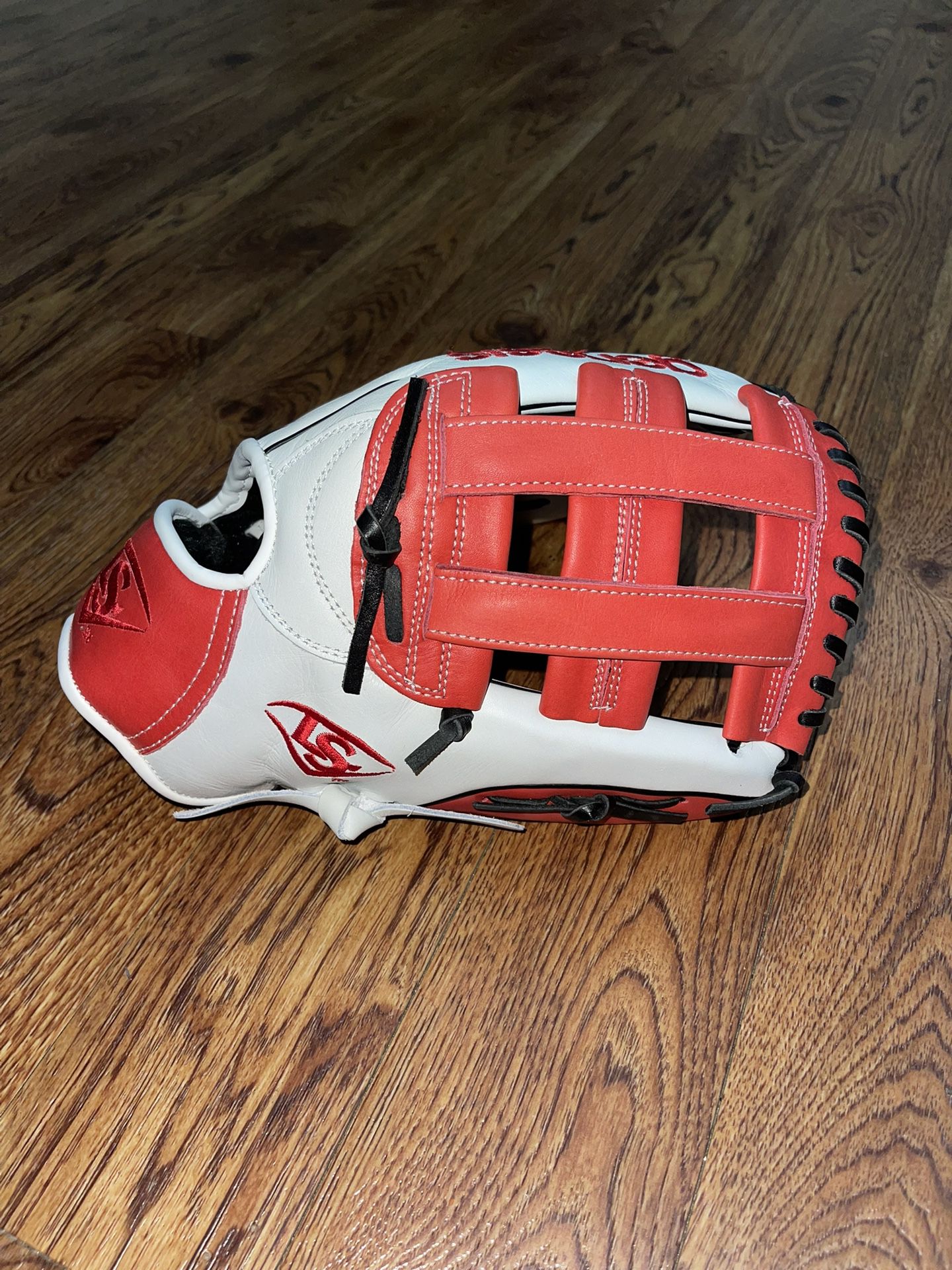 Louisville Slugger Genesis Slowpitch Softball Glove 13”