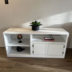 White Entertainment Stand/Furniture