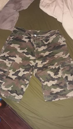 Camouflage size 32 shorts