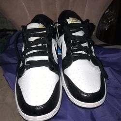 11.5 Nike Dunks SE “World Champs” for Sale in Kent, WA - OfferUp