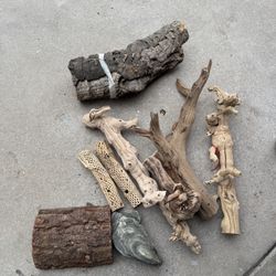 Mixed Reptile/pet Wood And Decorations