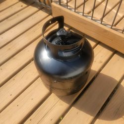 Full 15 Lb Propane Tank