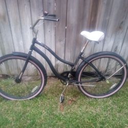 Girls Women's Beach Cruiser /  Bicycle 