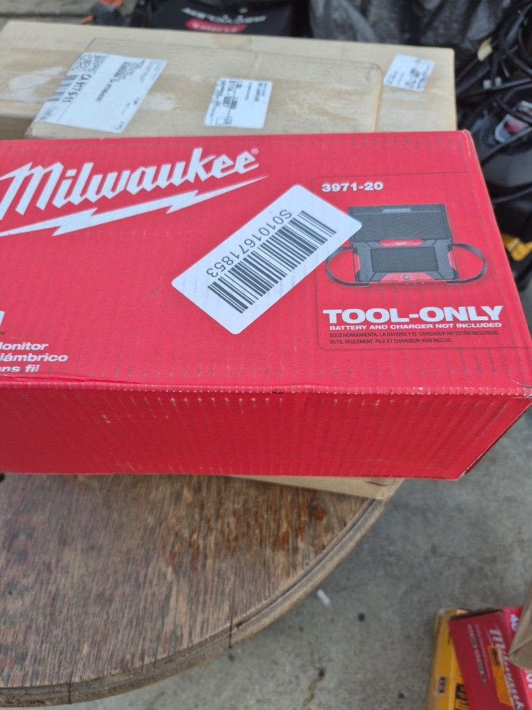 Exclusive
Milwaukee
M12 12-Volt Lithium-Ion Wireless Pipeline Inspection System Monitor (Tool-Only) STORE PRICE $1899