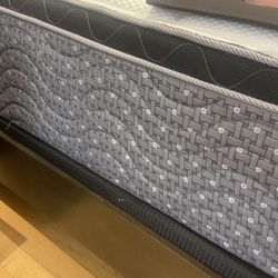 GORGEOUS MATTRESSES STARTINF NEW @199 W/warranty