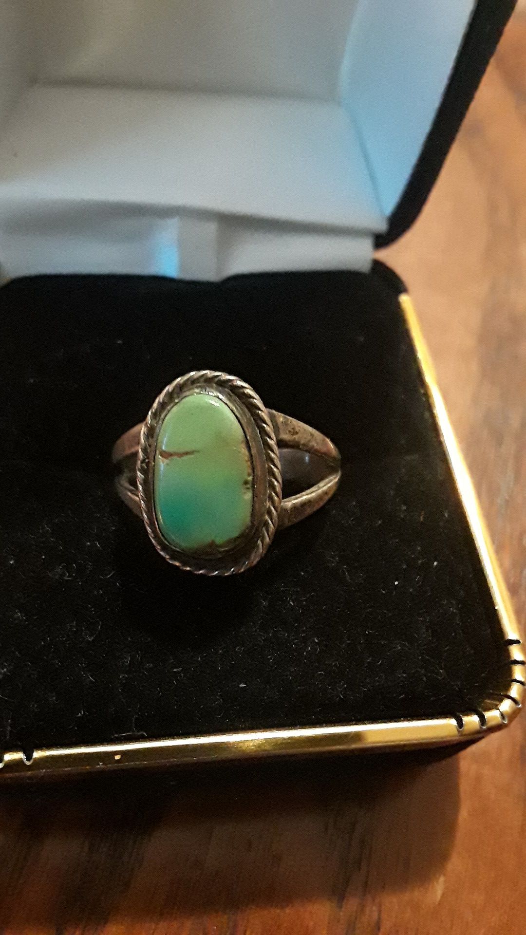 Gorgeous Sterling Silver 925 genuine stone ring.
