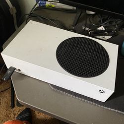Xbox Series S And 2 Controllers