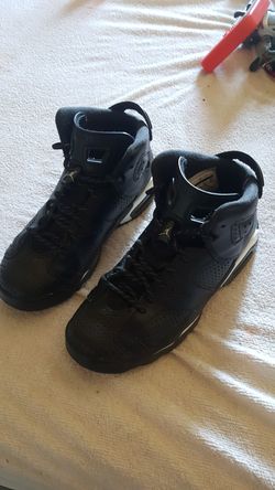 Jordan shoes size 4 and a half fits a 5