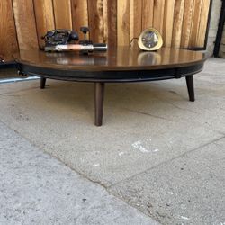 42” Low-Profile Mid-Century Modern Round Coffee Table – Solid Wood + Tapered Legs  ⸻  DESCRIPTION  Beautiful low-profile mid-century modern style roun