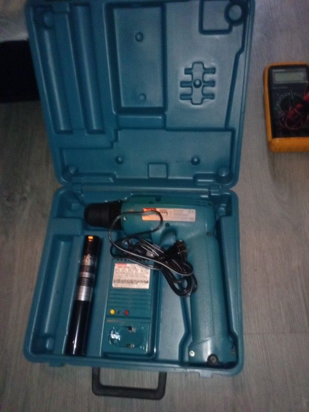 !!!BRAND NEW!!!Makita Cordless Drill W/2Batteries