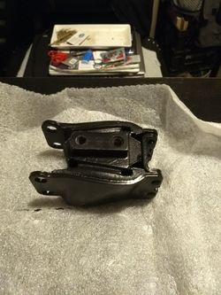 Harley Davidson 1997 FXDL front motor mount.