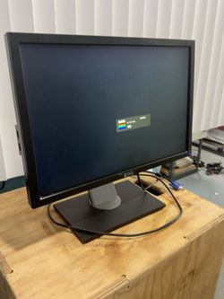 Dell P2210t 22” Adjustable Monitor – DisplayPort / DVI / VGA – Works Great