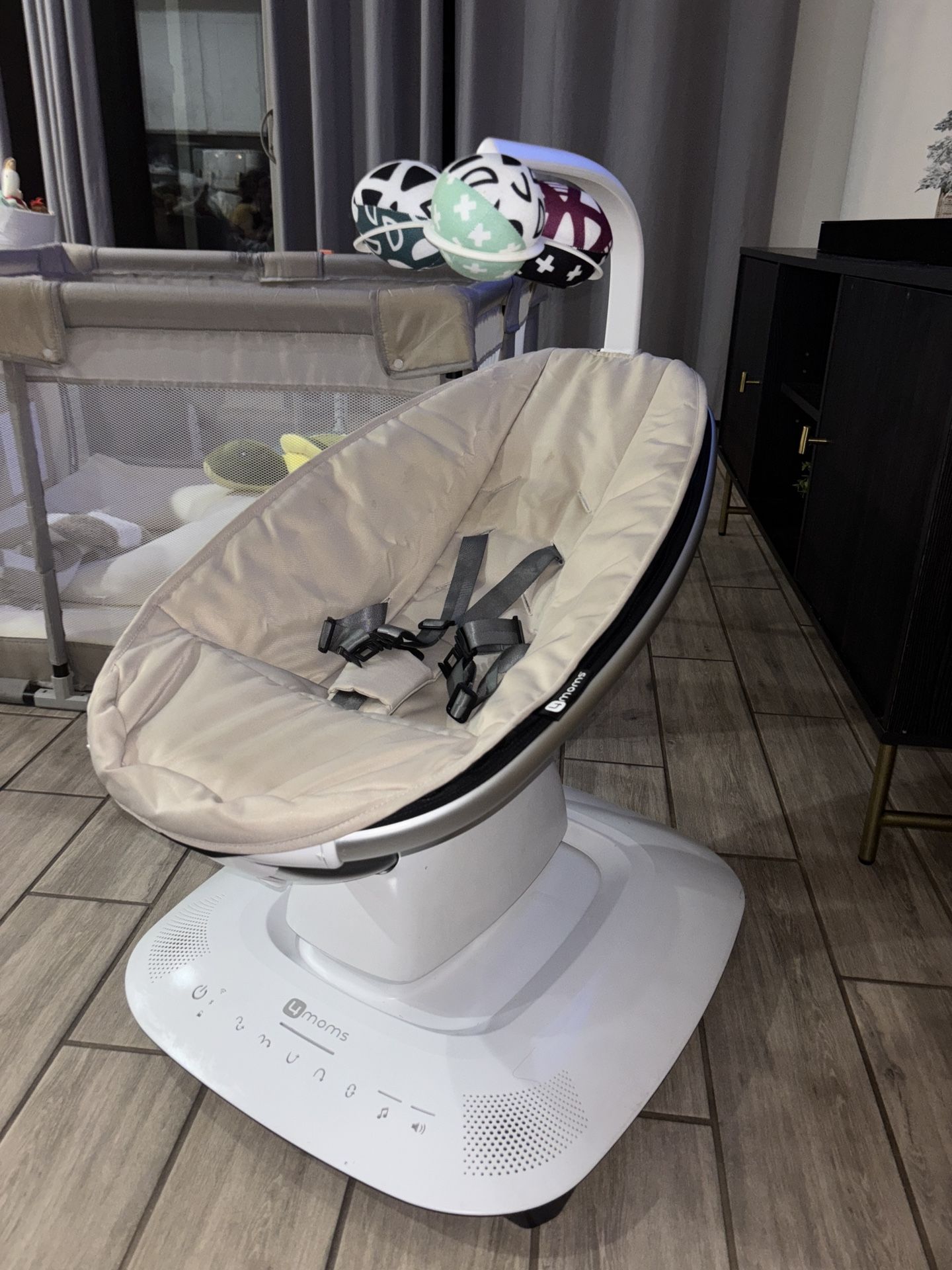 4Moms MamaRoo Multi-Motion Baby Swing