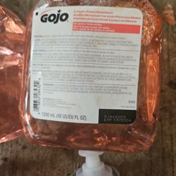 4 Gojo Luxury Foam Handwash 