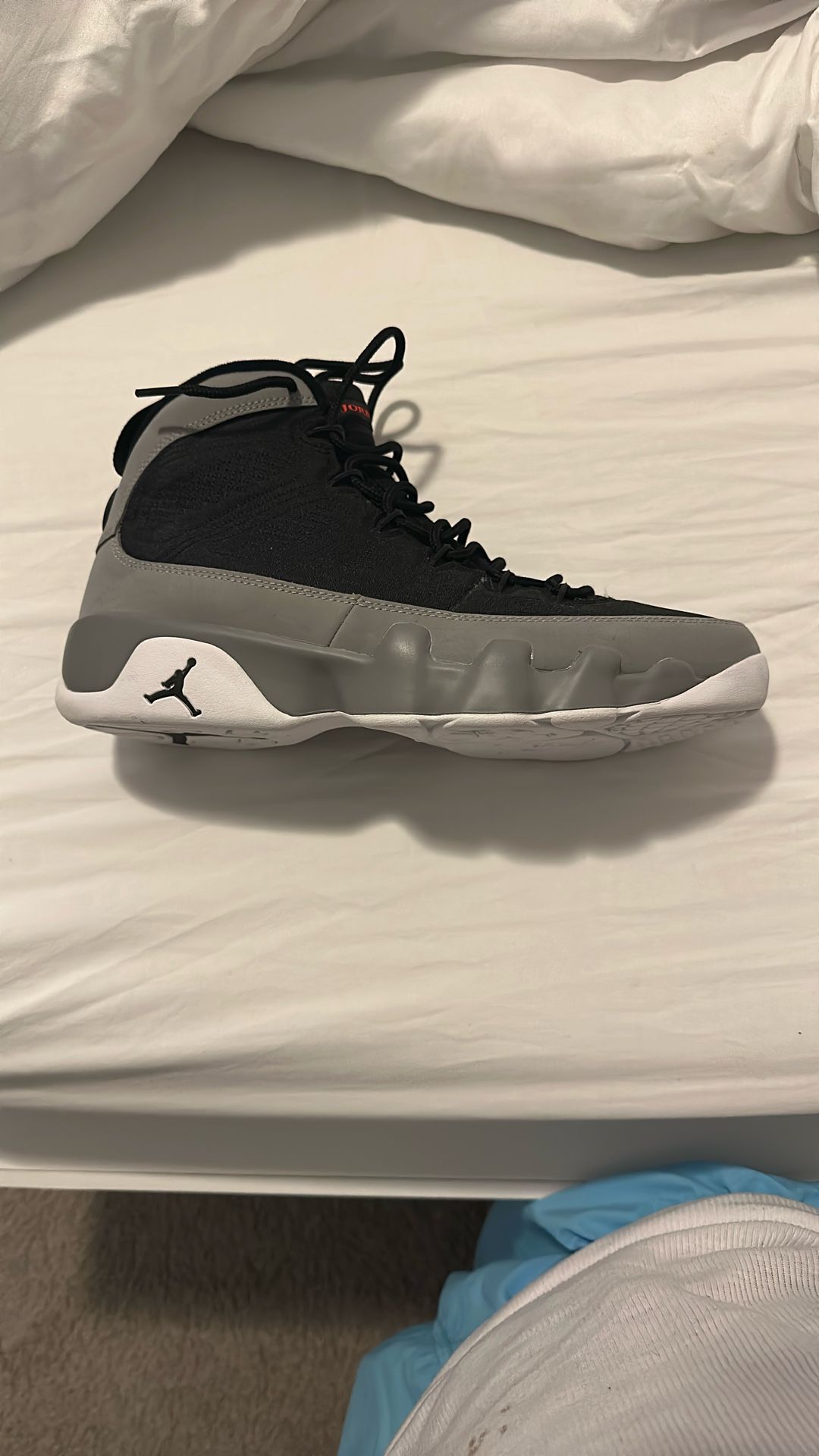 Jordan 9 Retro Particle Grey