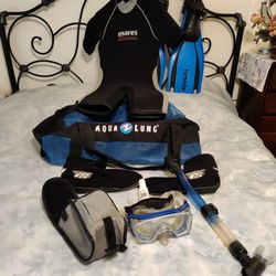 Mares Medium Dive Suit, Medium Flippers,  Size 10  Snorkel Boots, Goggles And Snorkel,  With Carrying Duffle Bag Located In Palm Beach Gardens 