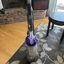 Dyson DC41 Animal Complete - Works well!