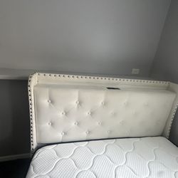 Full Size Bed 