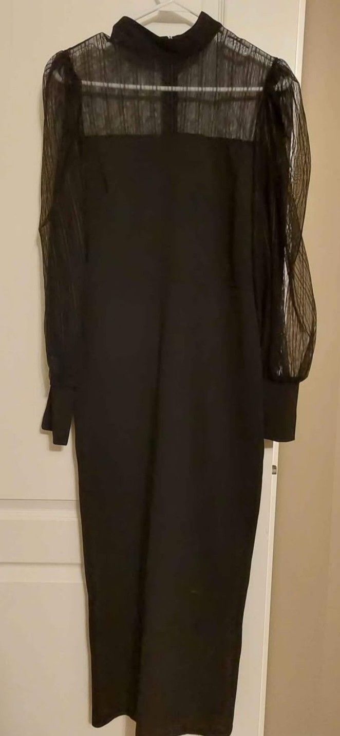 New Beautiful π€ BLACK Dress W/ Sheer Sleeves. Has Slit In Back Of Dress For Easy Movement? It's A Nice Dress, SIZE Large. See Photos. Cash, Pickup .