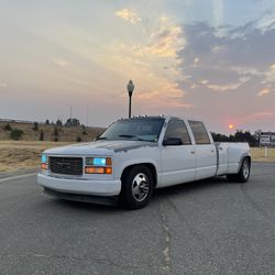 94 GMC  3500 Crew Cab  Dually With a 7.4 454 Motor 137 + Thousands Miles Clean Title 