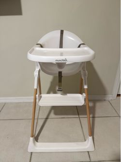 Munchkin Foldable High Chair