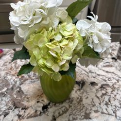 Beautiful Artificial Flower With Vase $5