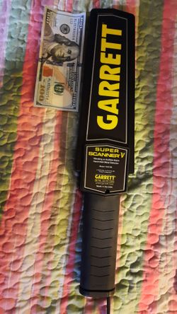 Handheld Garrett metal https://offerup.com/redirect/?o=ZGV0ZWN0b3IuV29ya3M= fine. Has ear phone jack for quiet operation.