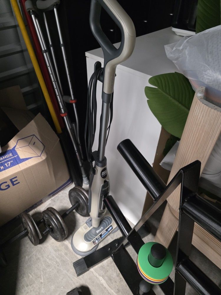 Shark Hardwood And Tile Steamer With Extras 