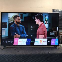 65 inch LG 4k smart tv webos tv bluetooth built in comes with remote control great quality clear picture works perfect guaranteed