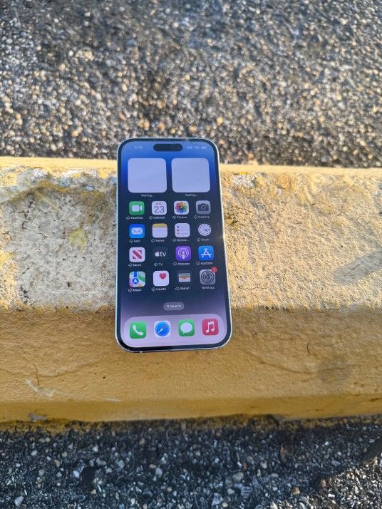 iPhone 14 Pro Silver 128Gb Unlocked (See Photos and Description) minor crack on left corner of the screen