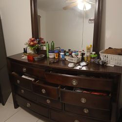 Dresser 