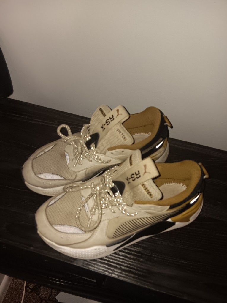 🛠️ Project Sneaker Bundle: 4 Pairs for Restoration/Customs (Size 8) 🎨
Price: $90 FIRM (For the entire 4-shoe lot)