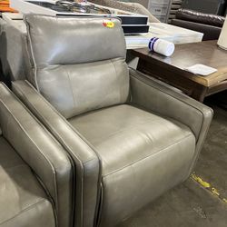 Henredon Keira leather zero-gravity power recliner with power adjustable headrest and USB ports